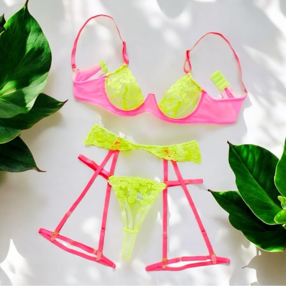 Other - ✨ Jonna Bright Yellow Heart Contrast Gartered Lingerie Bra 5 Piece Set